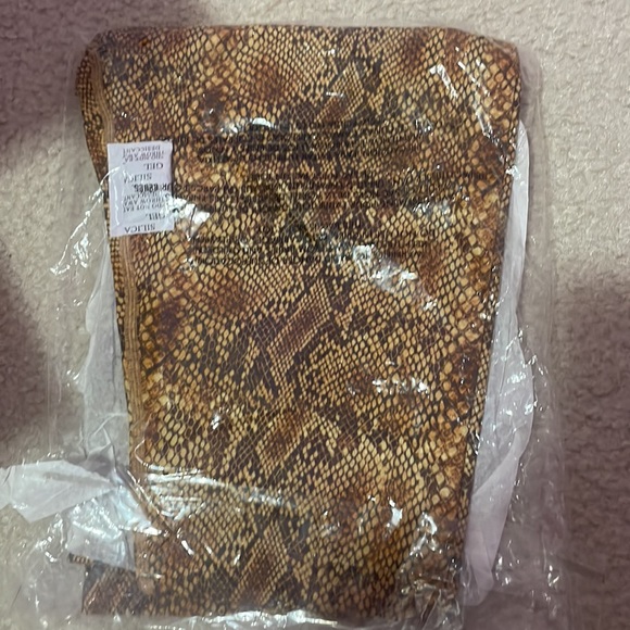 NWT WEWOREWHAT High Waist Legging Python - Picture 7 of 7